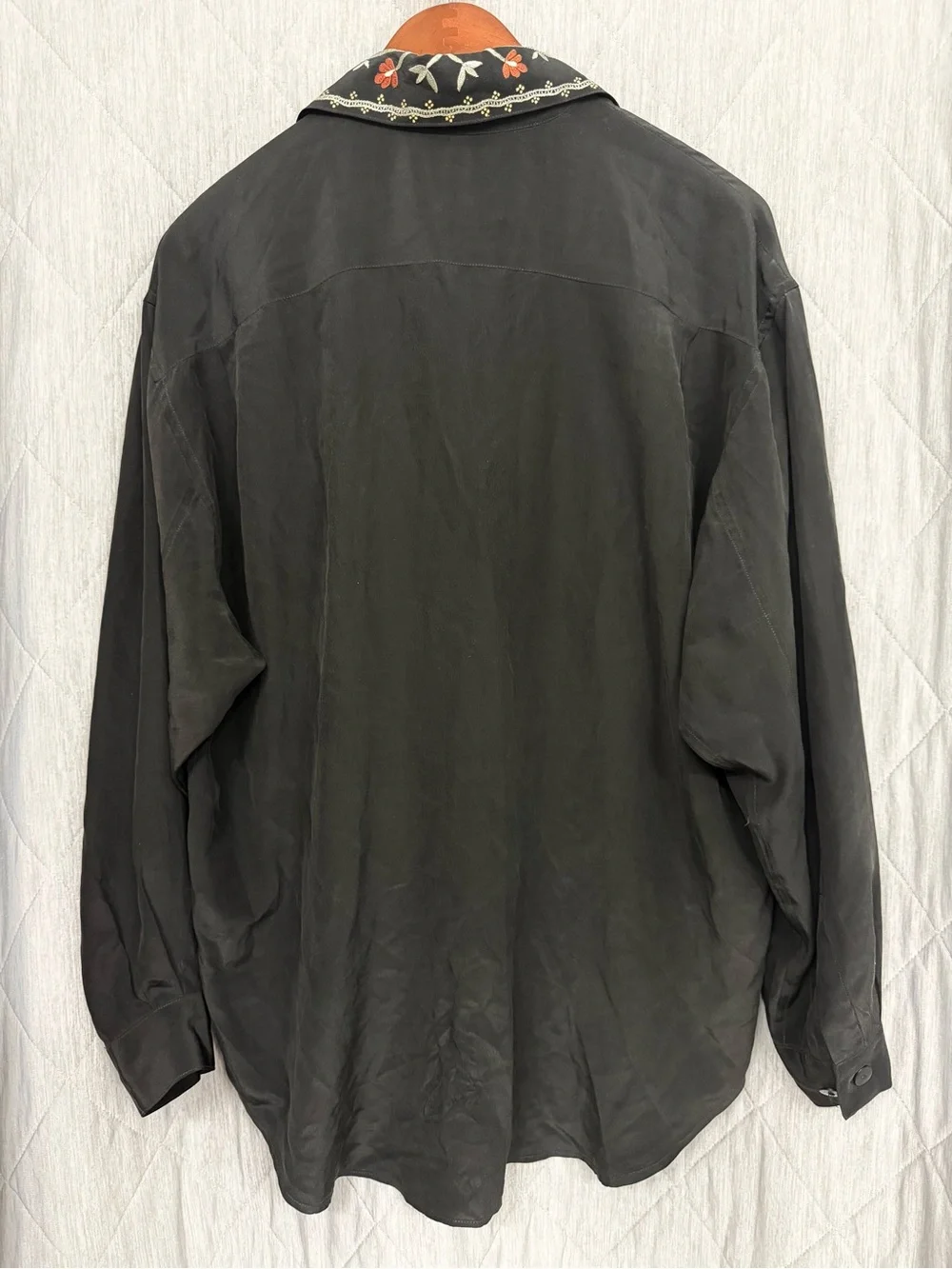 Rare Vintage Et Vous Women's Black Embroidered Floral Button-Down Shirt EUC